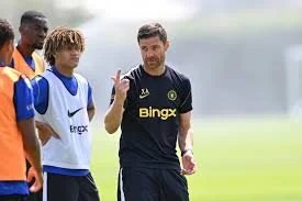 XABI ALONSO ĐANG TOAN TÍNH ĐIỀU GÌ?