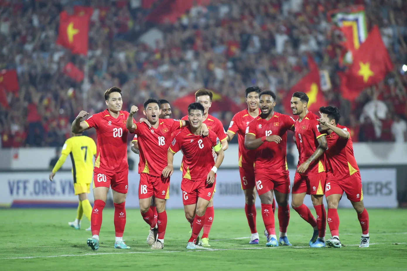 VIỆT NAM ĐẠI THẮNG INDONESIA 3-0: THẦY TRÒ KIM SANG-SIK KHẲNG ĐỊNH SỨC MẠNH
