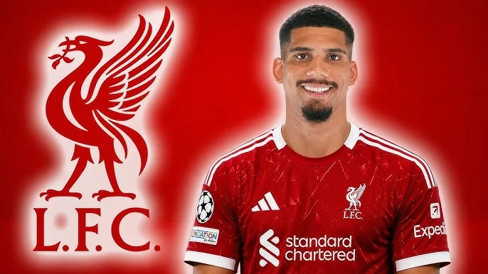 LIVERPOOL GÂY SỐC VỚI RONALD ARAÚJO: BẢN HỢP ĐỒNG “CHỮA CHÁY” HAY NƯỚC CỜ ĐẦY THAM VỌNG?