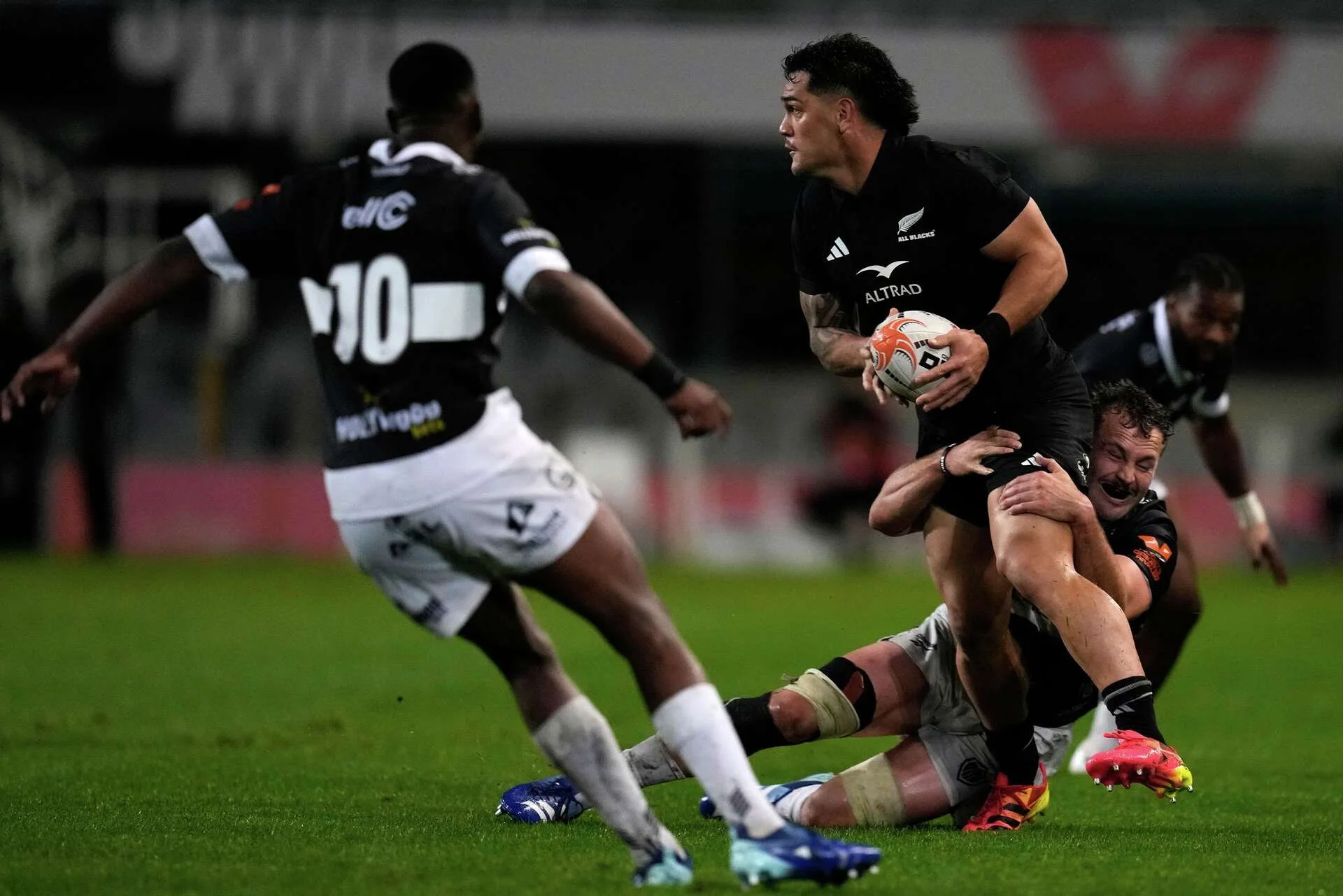 ALL BLACKS NGHIỀN NÁT SHARKS 54-0: NEW ZEALAND PHÔ DIỄN SỨC MẠNH TRƯỚC ĐẠI CHIẾN SPRINGBOKS