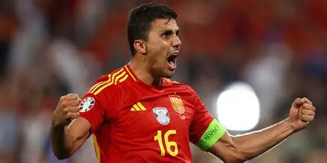 MAN CITY BÁC ĐỀ NGHỊ 51 TRIỆU BẢNG, RODRI ĐỨNG TRƯỚC NGÃ RẼ BARCELONA