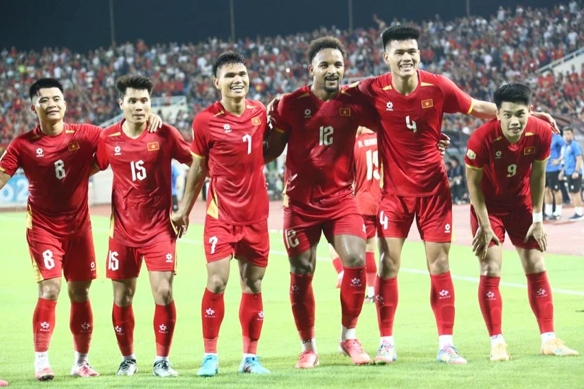 VIỆT NAM HẠ MALAYSIA 2-0, XUÂN SON LẬP CÚ ĐÚP ĐƯA NHÀ ĐKVĐ VÀO CHUNG KẾT ASEAN CUP