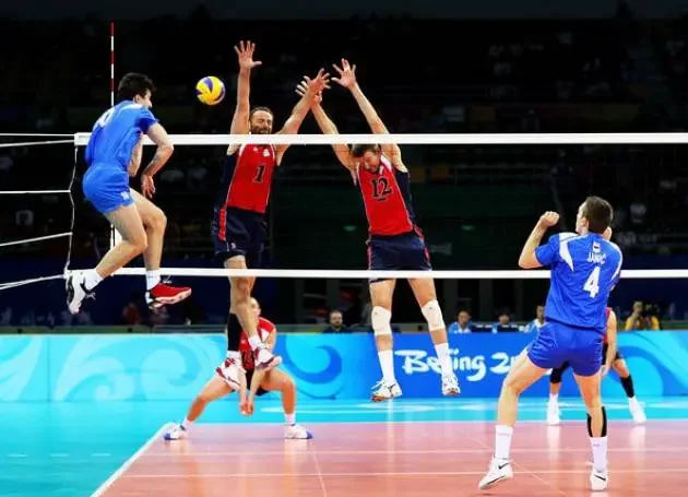 Lỗi chạm lưới trong bóng chuyền là gì? Những trường hợp nào sẽ bị xử mất điểm?