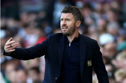 MANCHESTER UNITED CHƯA SA THẢI CARRICK, NHƯNG ÁP LỰC ĐÃ LÊN MỨC BÁO ĐỘNG