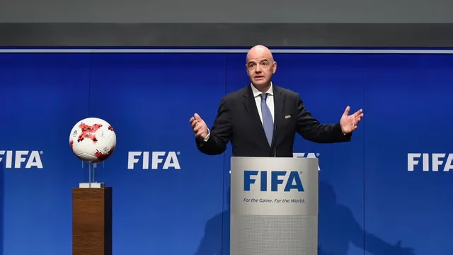 BỐN GIẢI VĐQG HÀNG ĐẦU CHÂU ÂU ĐỒNG LOẠT YÊU CẦU FIFA CẢI TỔ