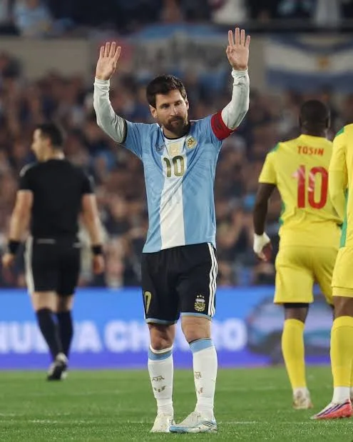 MESSI KHÉP LẠI HÀNH TRÌNH ARGENTINA BẰNG ĐÊM CUỐI HOÀN HẢO: 1 BÀN, 2 KIẾN TẠO VÀ PHÚT THỨ 10 LỊCH SỬ